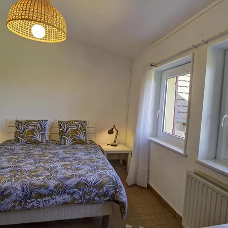 Holiday home Avec Piscine, Et Jeux Exterieurs Dans Le Beaujolais - Fr-1-496-247 *